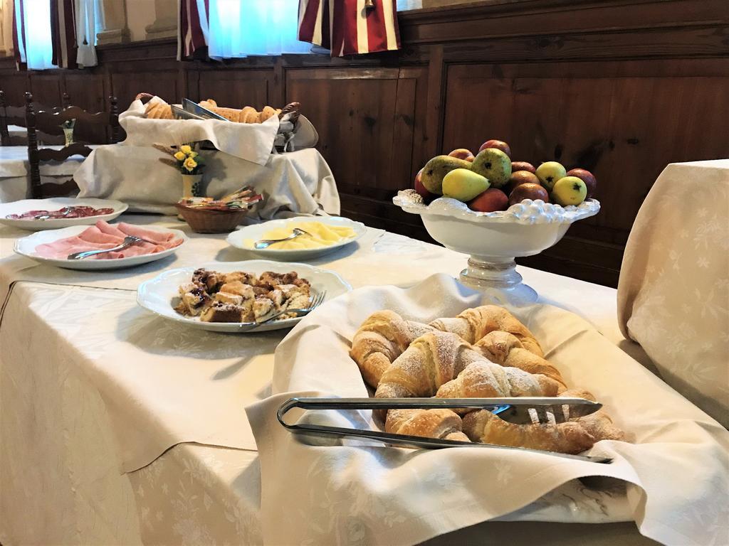Hotel Oasi Neumann Cortona Eksteriør bilde