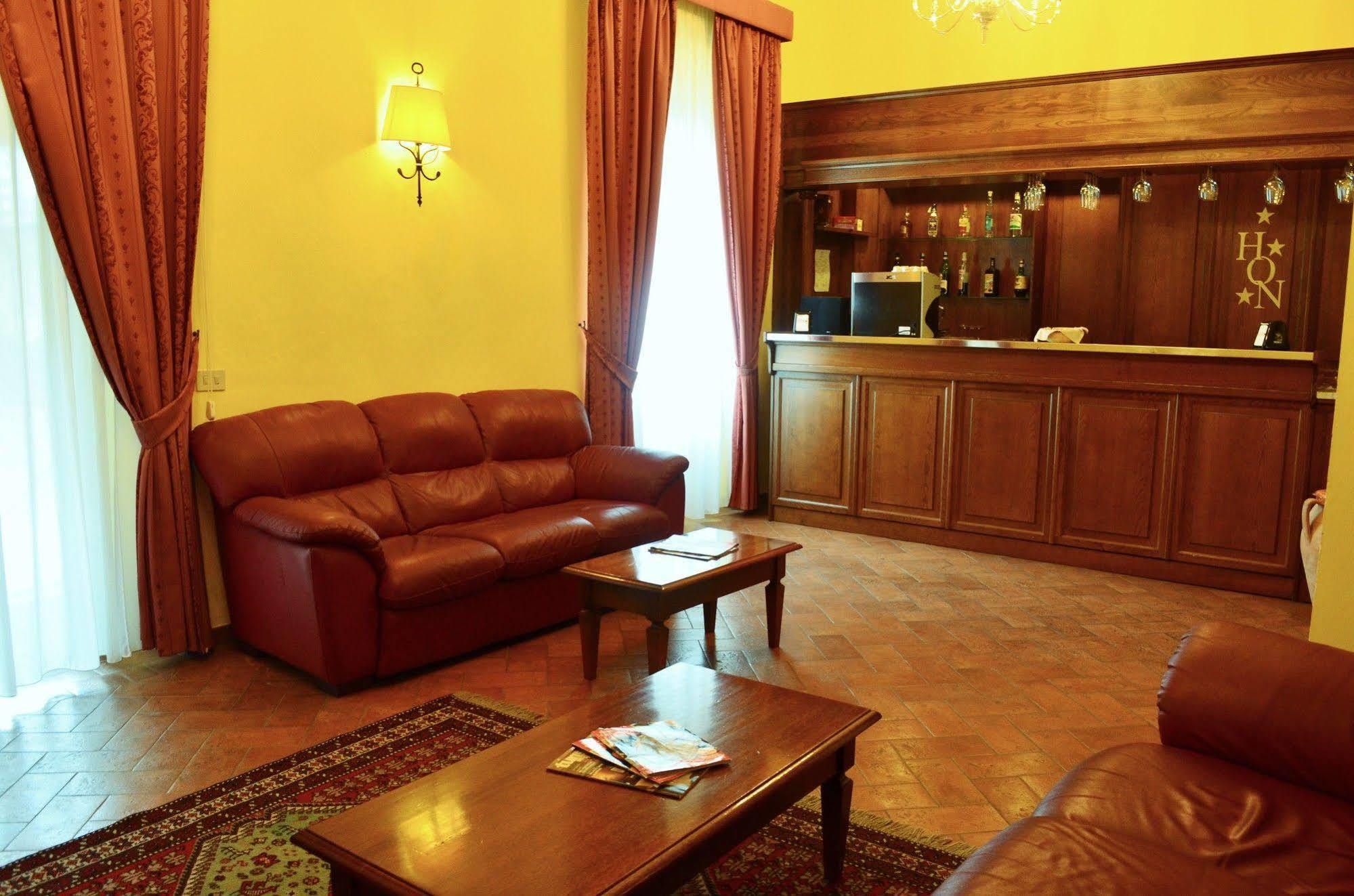 Hotel Oasi Neumann Cortona Eksteriør bilde